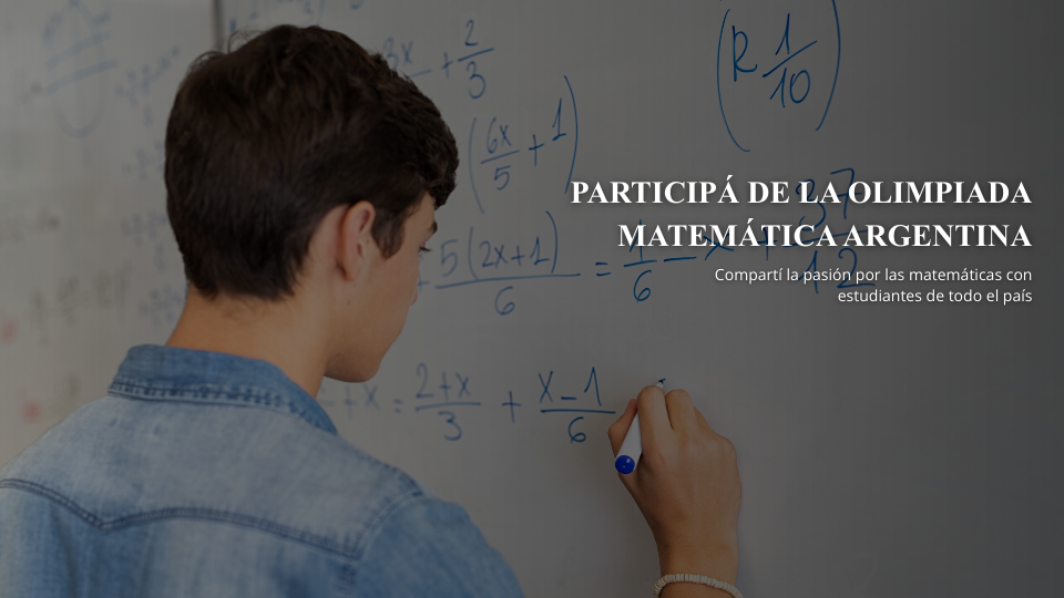 Imagen de un joven matemático resolviendo problemas en un pizarrón